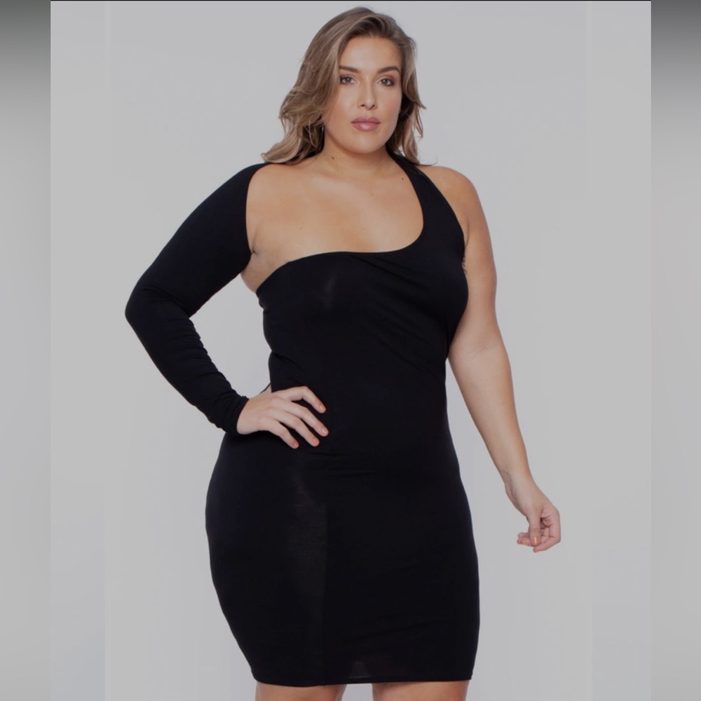 Plus size, one sleeve asymmetric black dress. Great little black dress. Size 2X